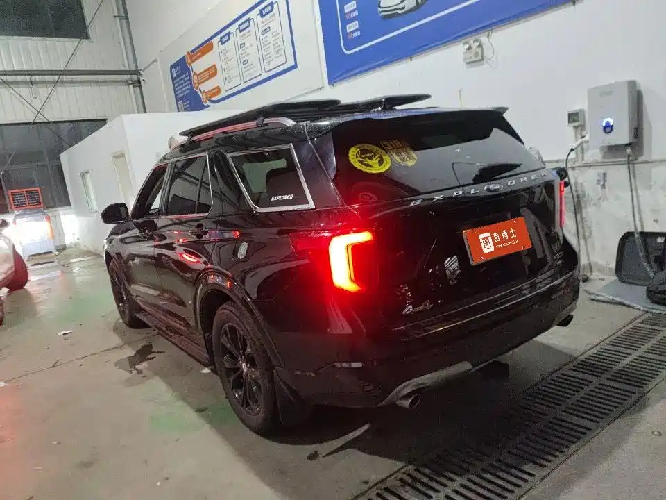 Фото 6 - Ford Explorer