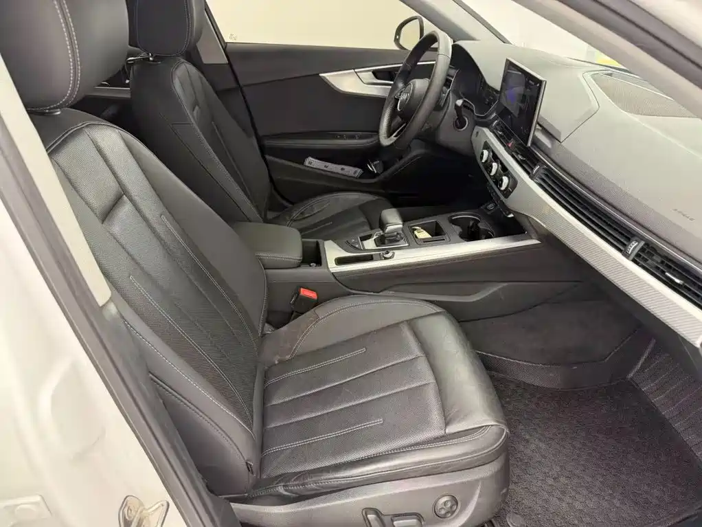 Фото 5 - Audi A4L