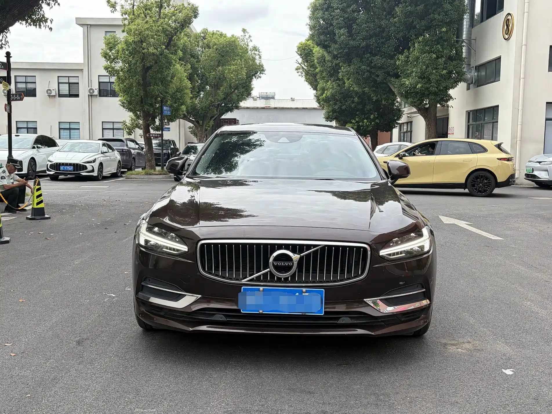 Фото 2 - Volvo S90
