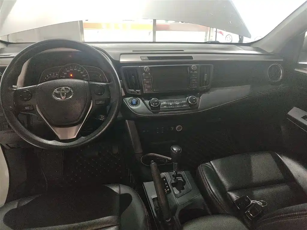 Toyota RAV4 Rongfang 2016 2.0L CVT 2WD Comfort (China V) фото 10