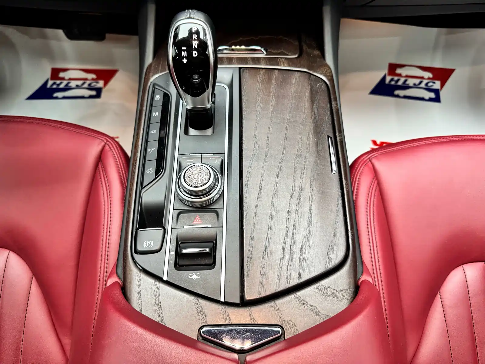 Photo 12 - Maserati Levante