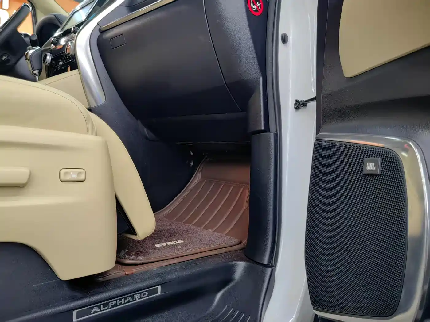 Toyota Alphard 2018 3.5L Luxury фото 7
