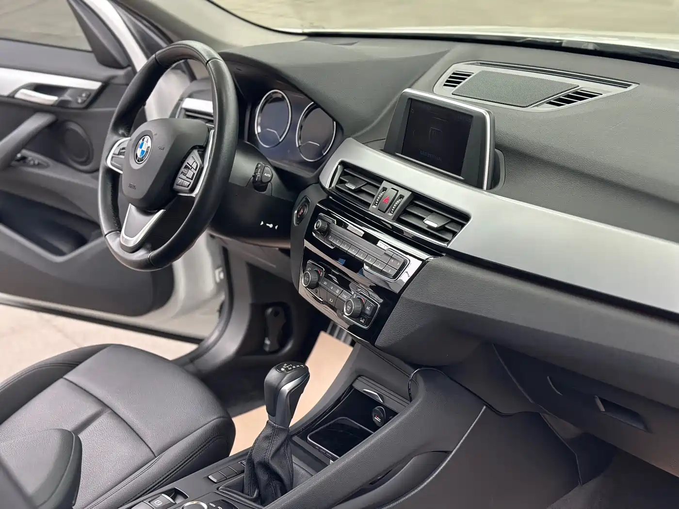 BMW X1 2018 sDrive18Li Fashion Model фото 22