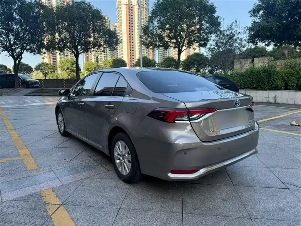 Toyota Corolla 2021 Hybrid 1.8L E-CVT Pioneer Edition фото 25