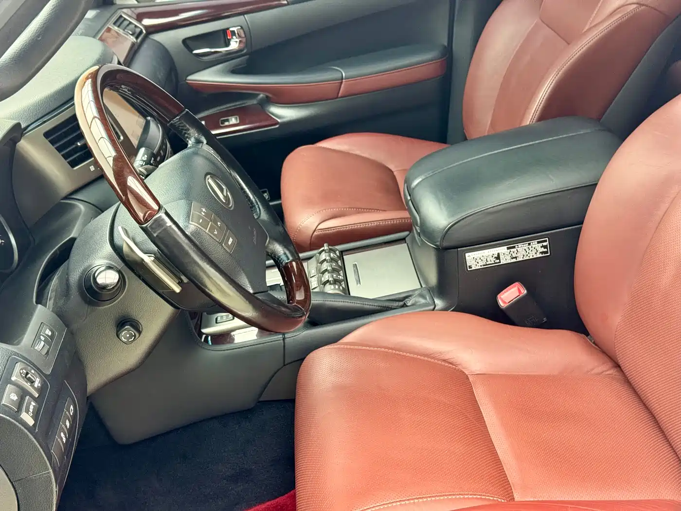Lexus LX фото 12