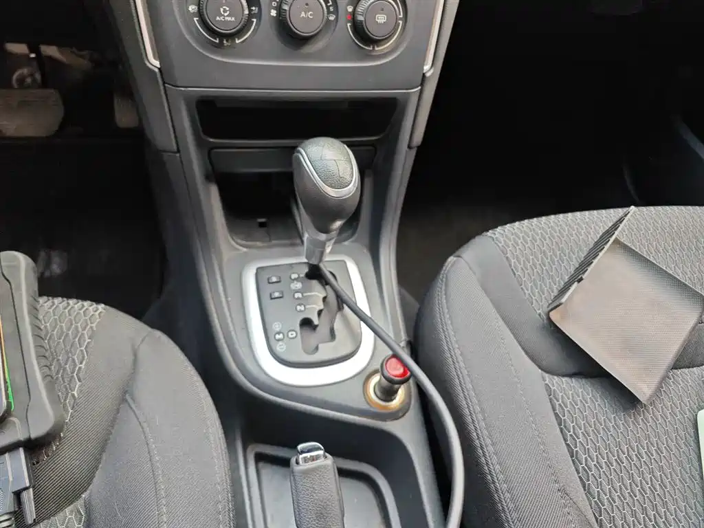 Peugeot 308 2014 Model Joy Edition Classic 1.6L Automatic Superior Style фото 14