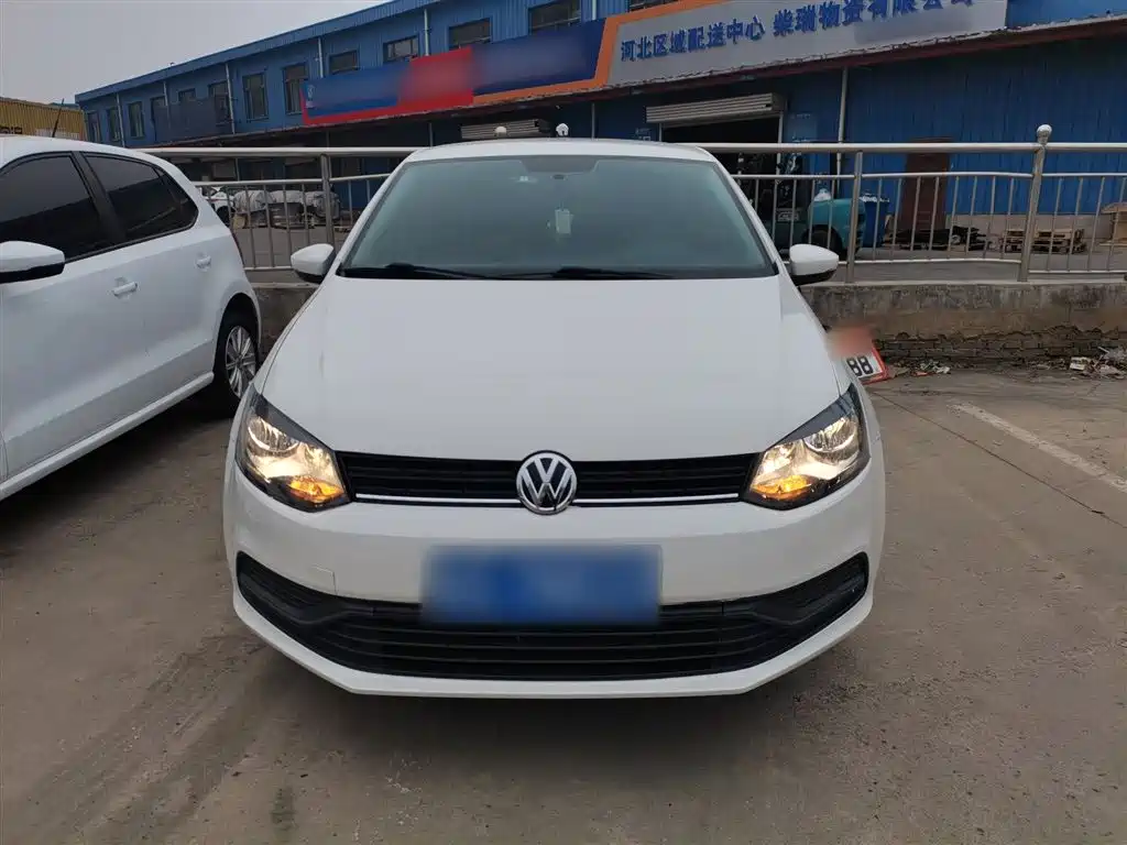 Volkswagen Polo 2016 1.4L Automatic Trend фото 3