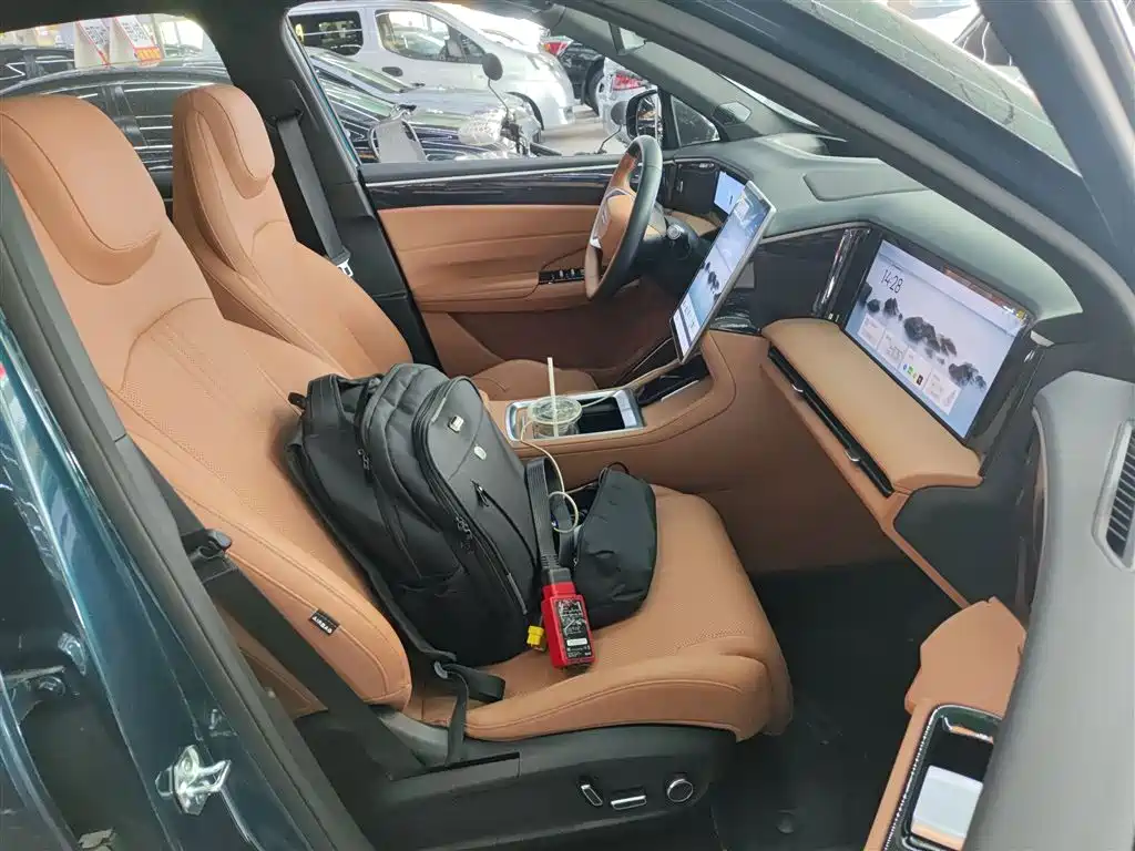 Geely Galaxy Galaxy L7 2025 EM-i 115km Explorer+ Edition фото 16