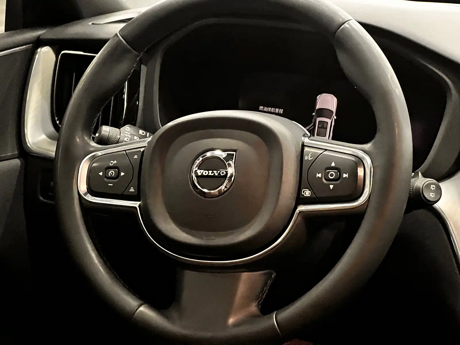 Фото 11 - Volvo XC60