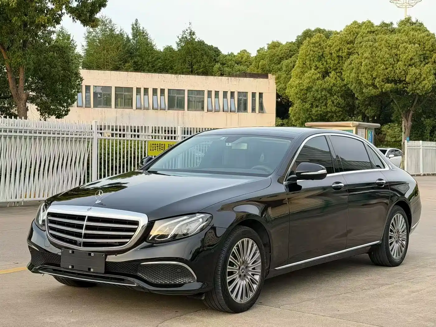 Mercedes-Benz E-Class 2020 E 300 L Luxury Model фото 2