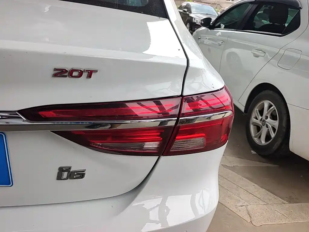 Roewe i6 2017 2017 20T Auto Internet Smart Premium Edition