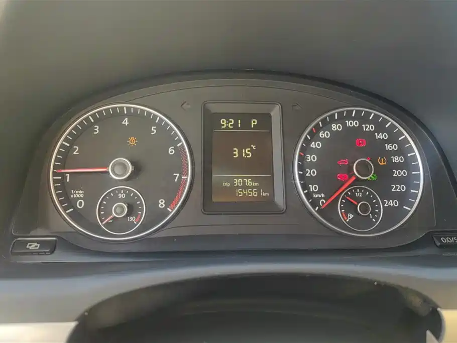 Volkswagen Touran 2011 1.4T DSG Smart Elegance 5-seater фото 14
