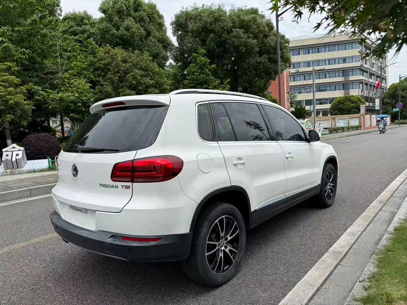 Volkswagen Tiguan 2015 1.8TSI Automatic 2WD Highline фото 6