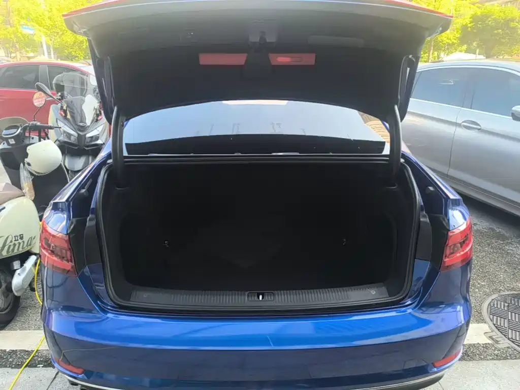 Photo 19 - Audi A4L