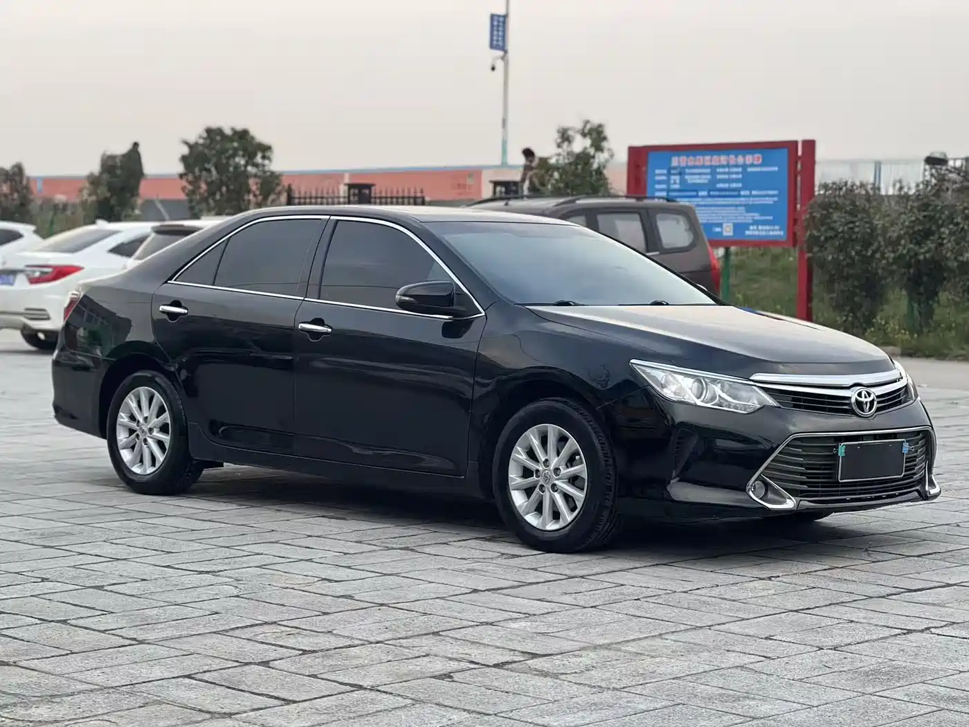 Toyota Camry 2016 2.0E 10th Anniversary Elite Edition фото 3