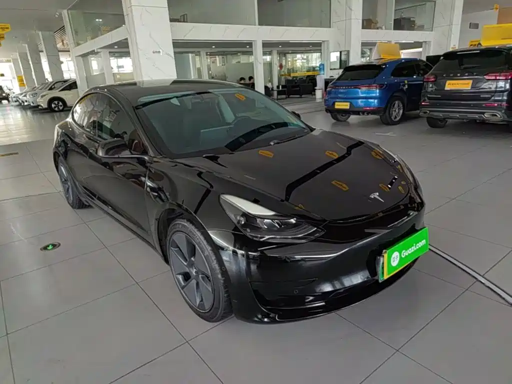 Фото 4 - Tesla Model 3