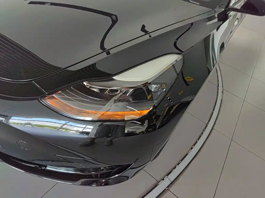 Фото 24 - Tesla Model 3