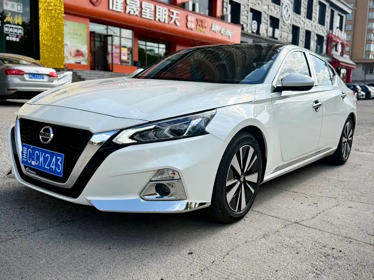 Nissan TEANA