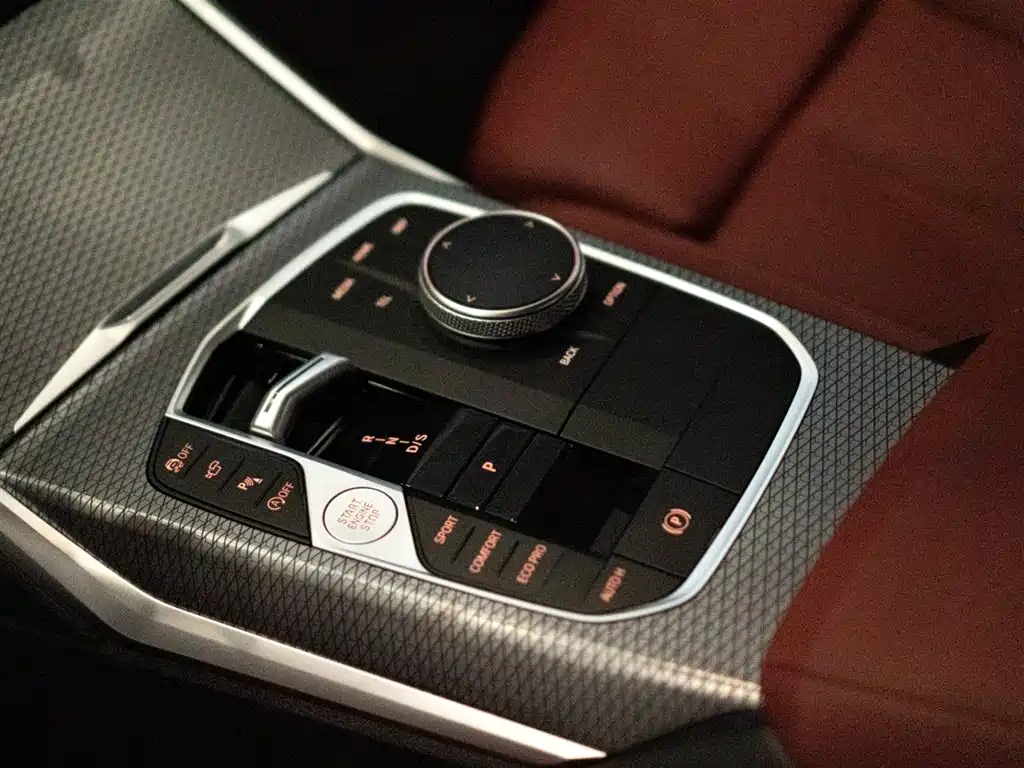 BMW 3 Series 2025 330i M Sport Night Edition фото 14