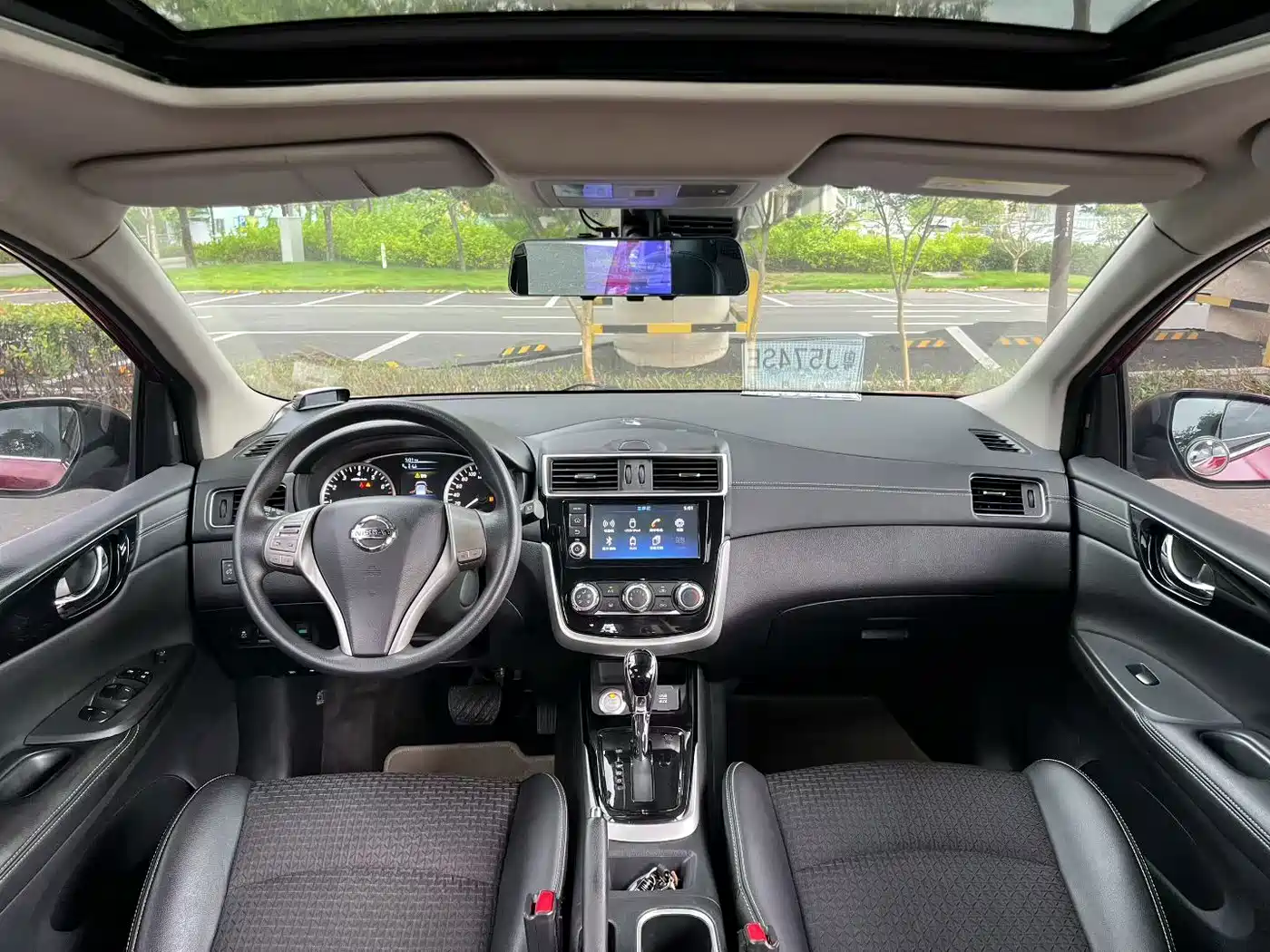 Фото 8 - Nissan Tiida