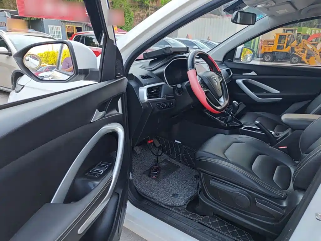 Baojun 530 2020 2020 1.5T Manual Luxury 7-seater
