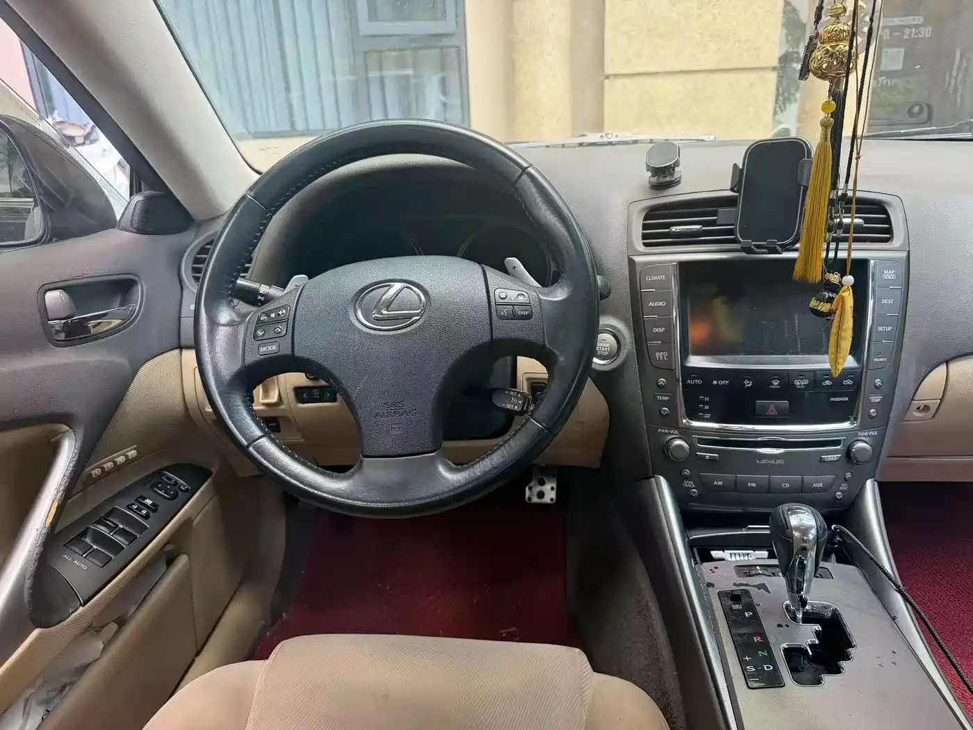 Фото 9 - Lexus IS
