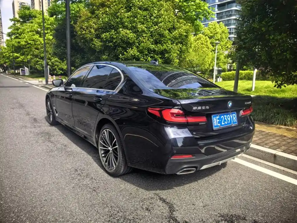 BMW 5 Series 2023 530Li Leading M Sport Package фото 4
