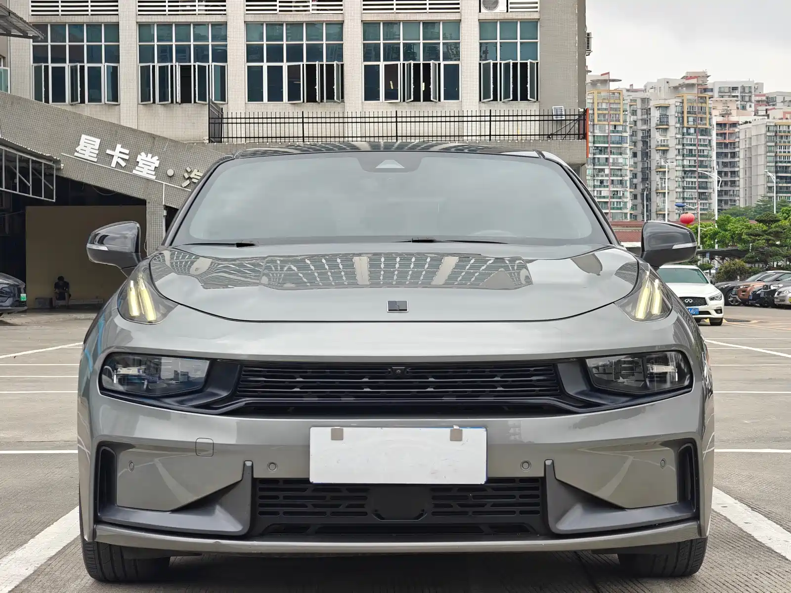 Photo 2 - Lynk & Co 03