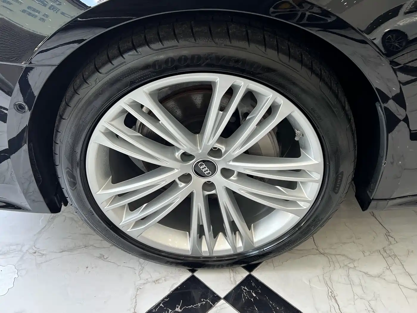Фото 14 - Audi A7L