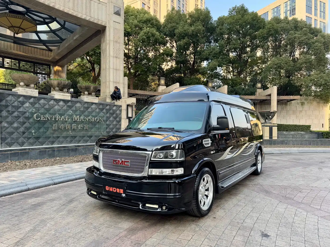GMC Savana 2017 2017 6.0L G660S Elegance Panoramic Roof Edition
