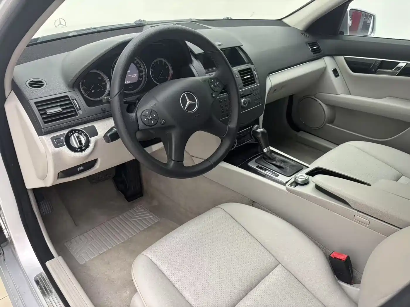 Mercedes-Benz C-Class 2010 C 180K Classic фото 10