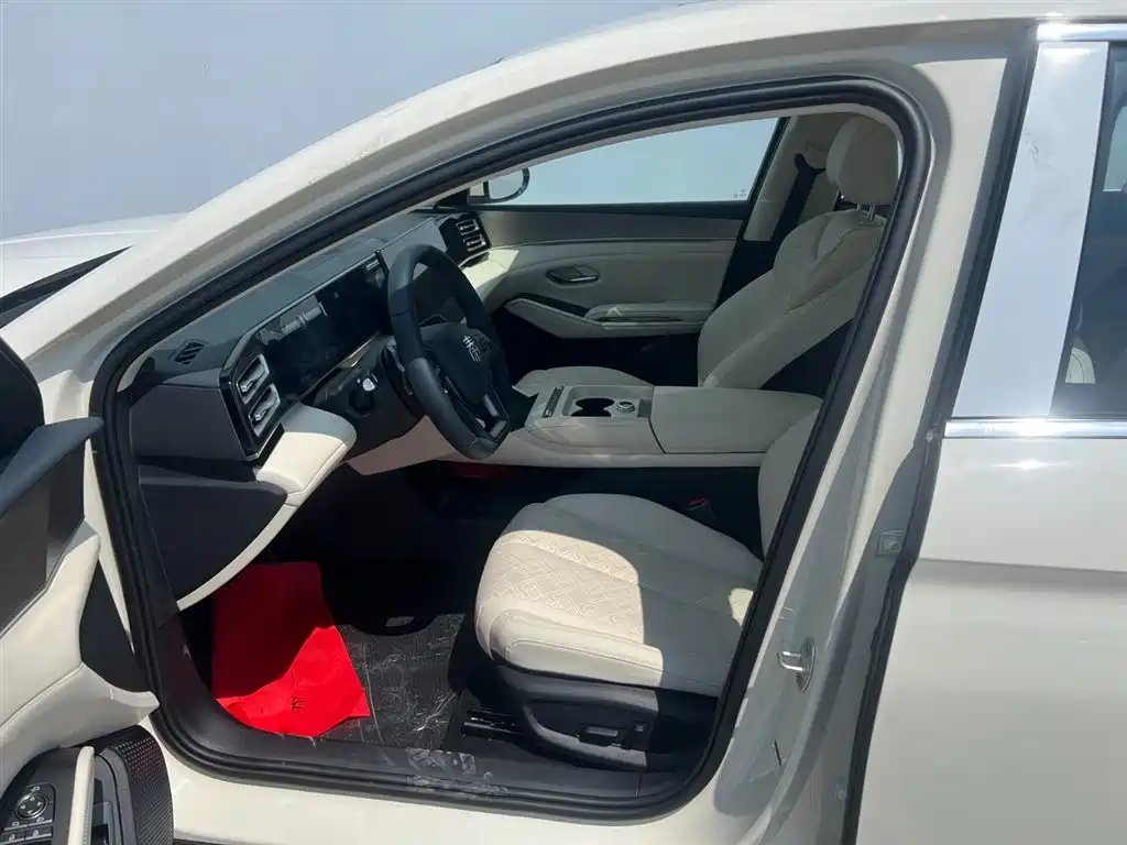 BYD Qin L 2026 DM-i 210KM Yun Nian Edition фото 7