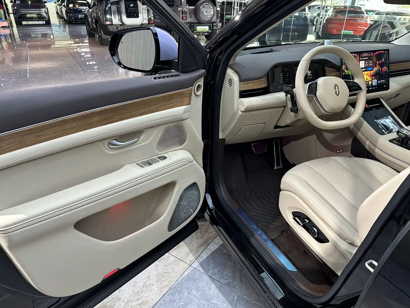 AITO Wenjie AITO M7 2024 1.5T Smart AWD Max Edition 5-Seater фото 7