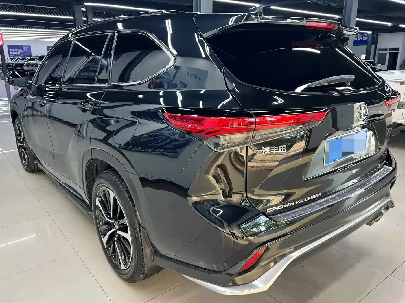 Toyota Crown Kluger 2022 2.0T 4WD Dynamic Edition фото 3