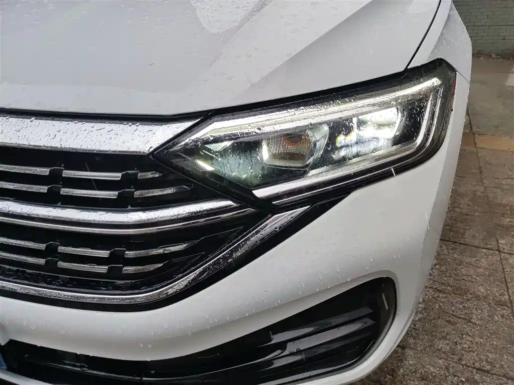 Volkswagen Sagitar 2023 300TSI DSG Surpassing Edition фото 3