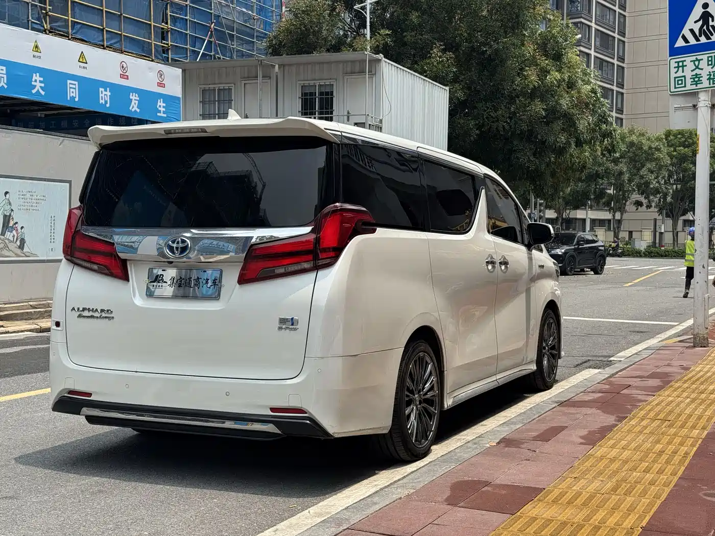 Toyota Alphard 2021 Hybrid 2.5L Ultimate фото 5