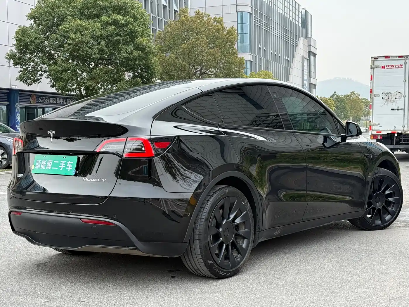 TESLA MODEL Y
