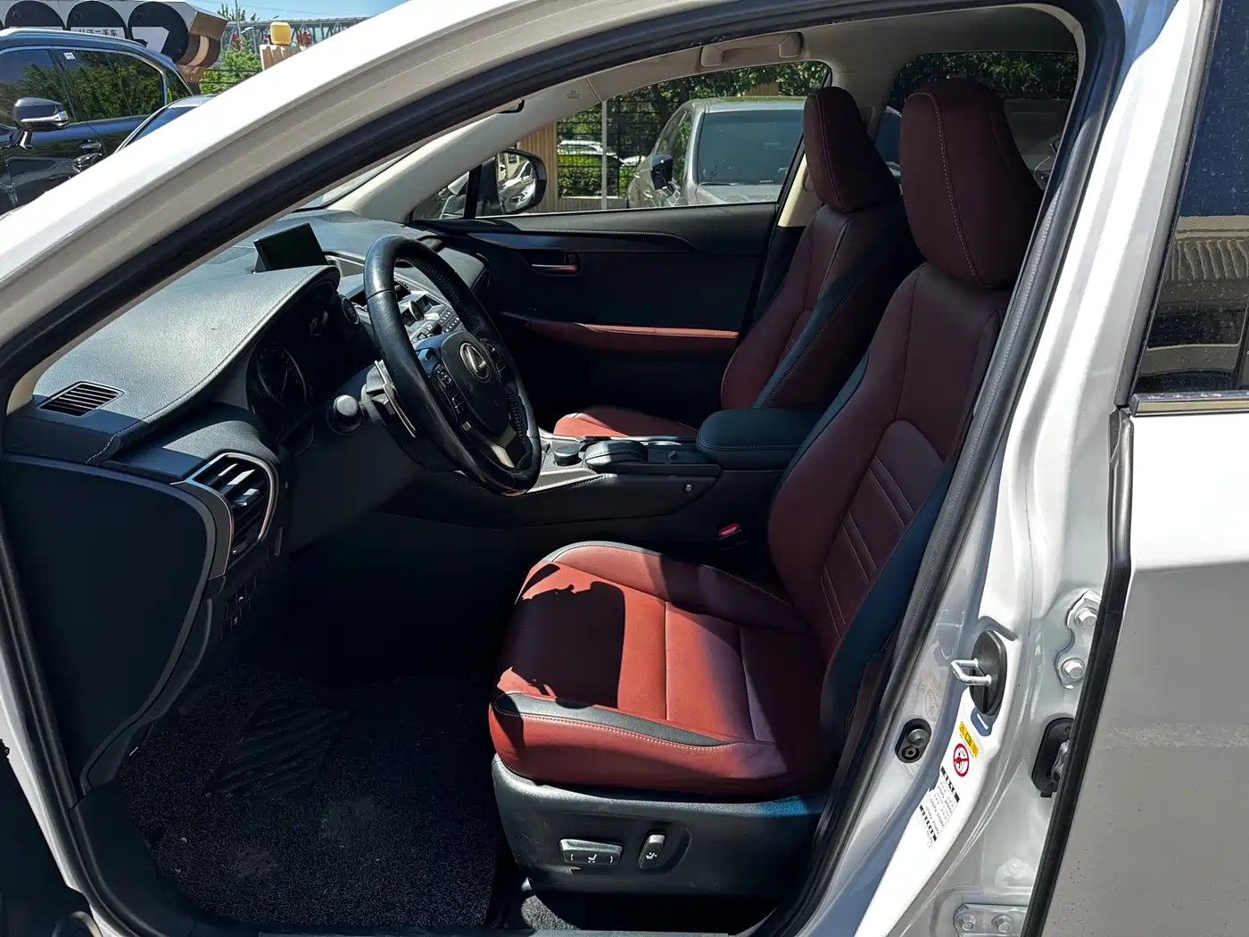 Lexus NX 2015 200t AWD F Sport фото 8