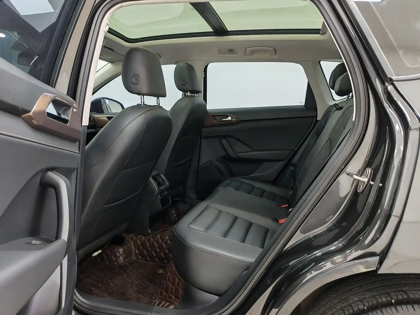 Volkswagen Tharu 2022 280TSI 2WD Comfort фото 7