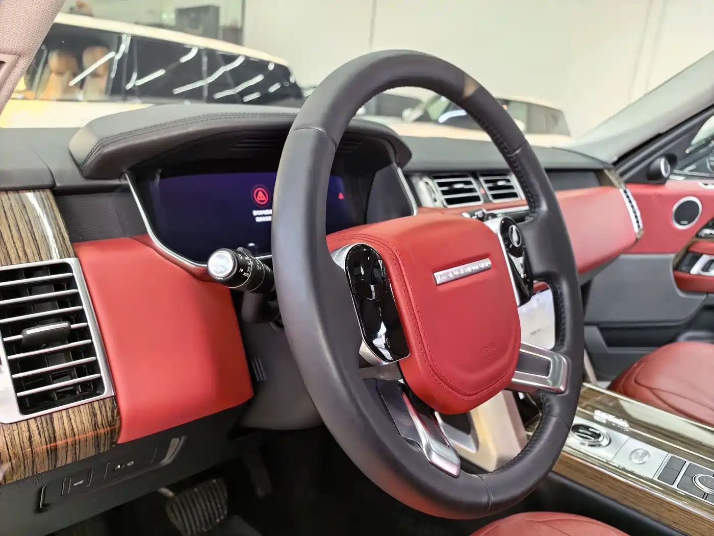 Land Rover Range Rover 2018 3.0 SC V6 Vogue SE Genesis Extended Edition фото 12