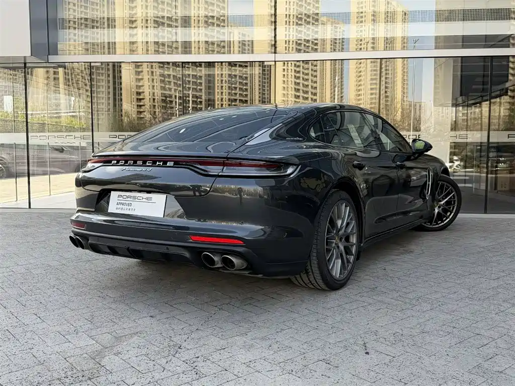 PORSCHE PANAMERA