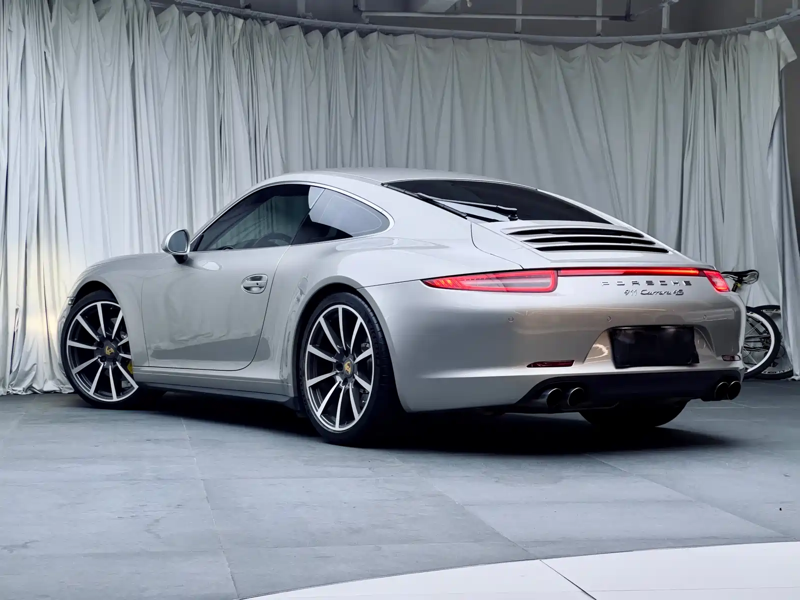 Фото 4 - Porsche 911