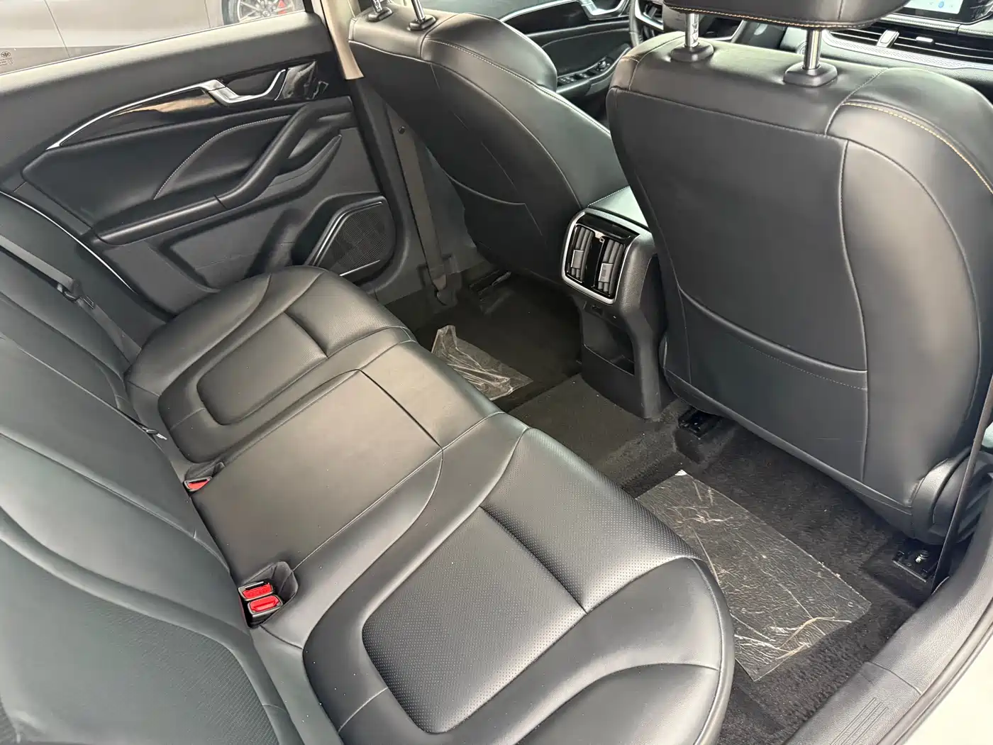 Фото 12 - Besturn B70
