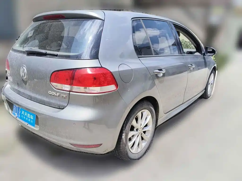 Photo 5 - Volkswagen Golf