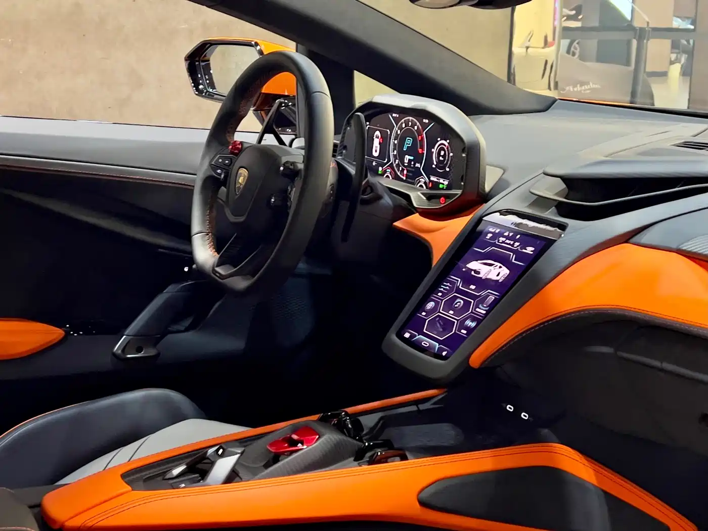 LAMBORGHINI REVUELTO