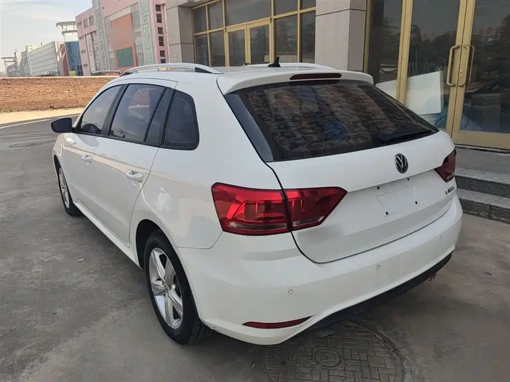 Volkswagen Lavida Tour 2017 1.6L Automatic Trend Edition фото 5