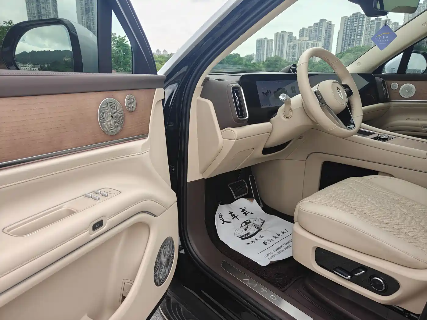 AITO Wenjie AITO M9 2024 Extended Range Ultra 42kWh 6-Seater фото 12