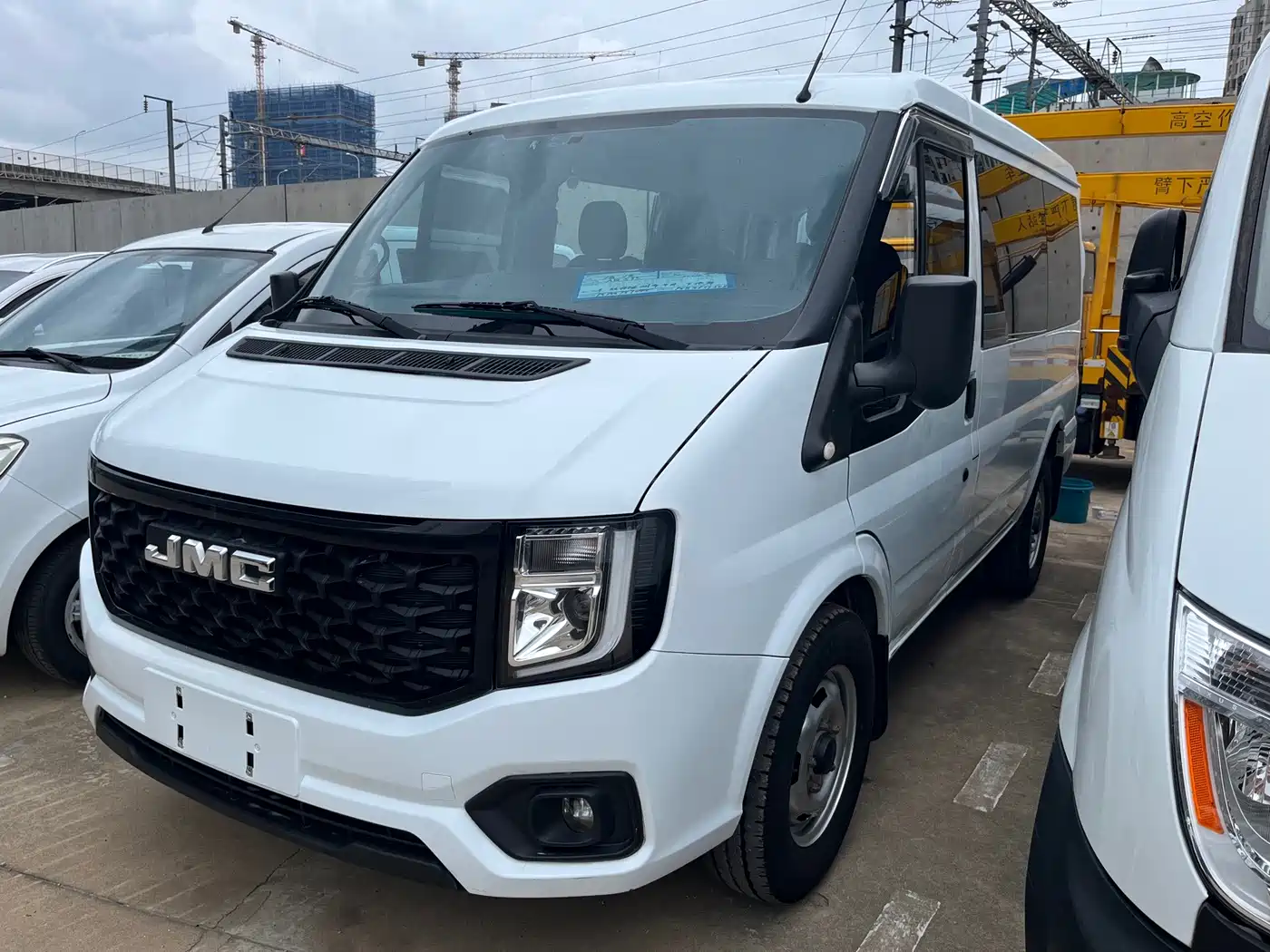 Jiangling JMC Fushun 2024 2024 2.0T Manual Diesel Short Wheelbase Low Roof Commercial MPV 5-seater (Dual-opening Tailgate)