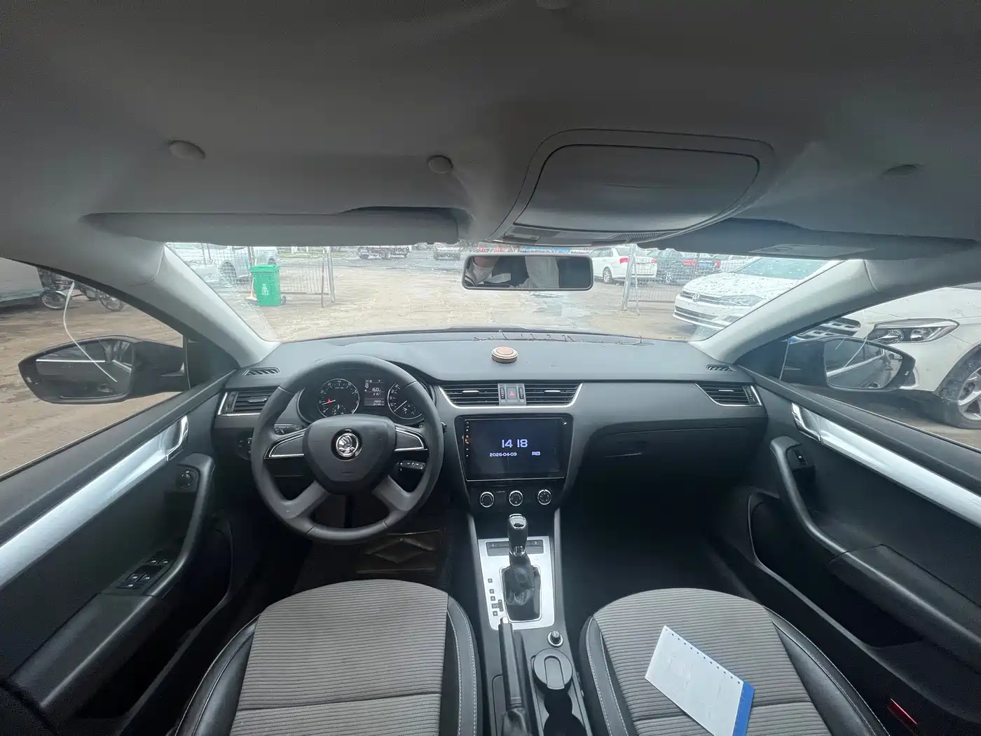 Škoda Octavia 2016 1.6L Automatic Pioneer Edition фото 6