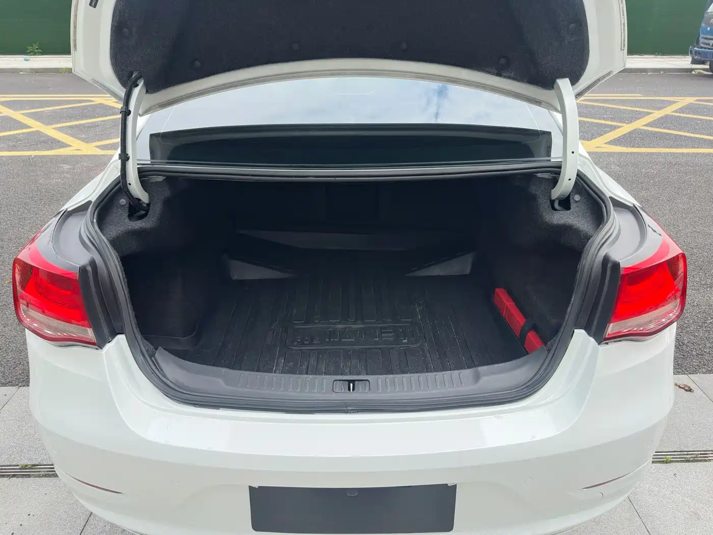 Chevrolet Malibu 2016 2.0L Automatic Luxury фото 9